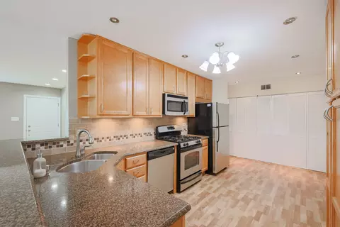 Kitchen - 2003 Sudbury Dr, Hoffman Estates, IL 60169 photo 1 of 7