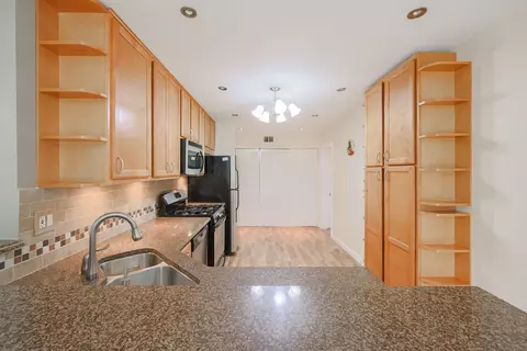 Kitchen - 2003 Sudbury Dr, Hoffman Estates, IL 60169 photo 2 of 7