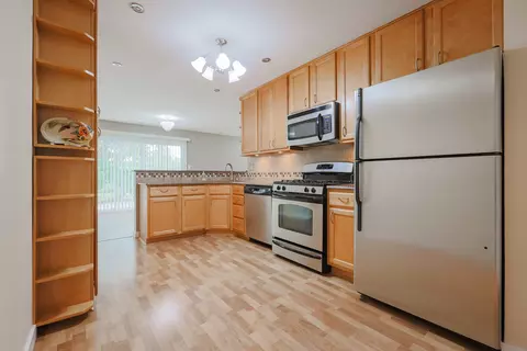 Kitchen - 2003 Sudbury Dr, Hoffman Estates, IL 60169 photo 4 of 7