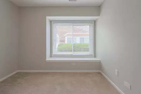 Bedroom - 2003 Sudbury Dr, Hoffman Estates, IL 60169 photo 12 of 15