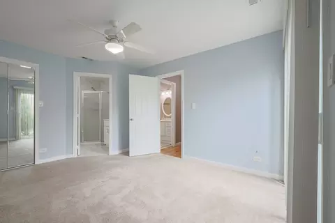 Bedroom - 2003 Sudbury Dr, Hoffman Estates, IL 60169 photo 3 of 15