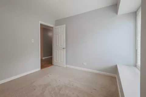 Bedroom - 2003 Sudbury Dr, Hoffman Estates, IL 60169 photo 9 of 15