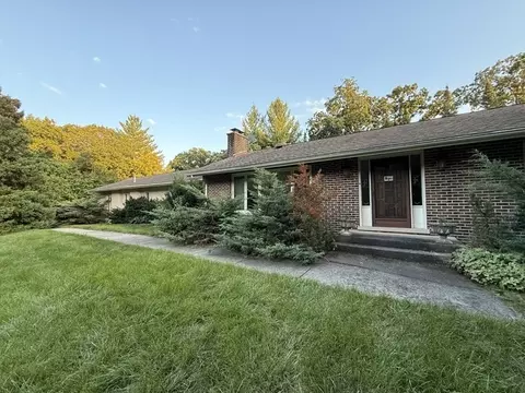 1842 Thomas Atkinson Rd, Inverness, IL 60067