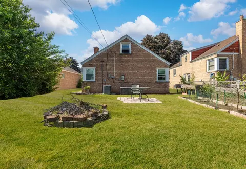 Exterior - 8022 42nd St, Lyons, IL 60534 photo 4 of 4