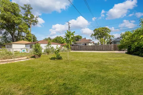 Exterior - 8022 42nd St, Lyons, IL 60534 photo 3 of 4