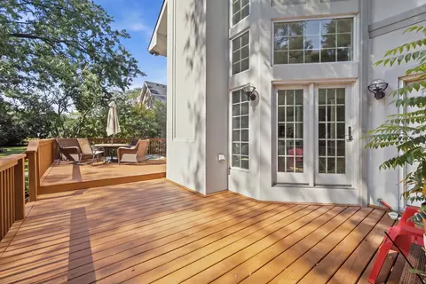 Exterior - 351 Willowood Ln, Willowbrook, IL 60527 photo 8 of 11
