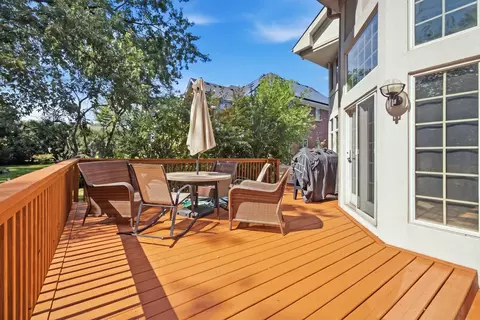 Exterior - 351 Willowood Ln, Willowbrook, IL 60527 photo 9 of 11
