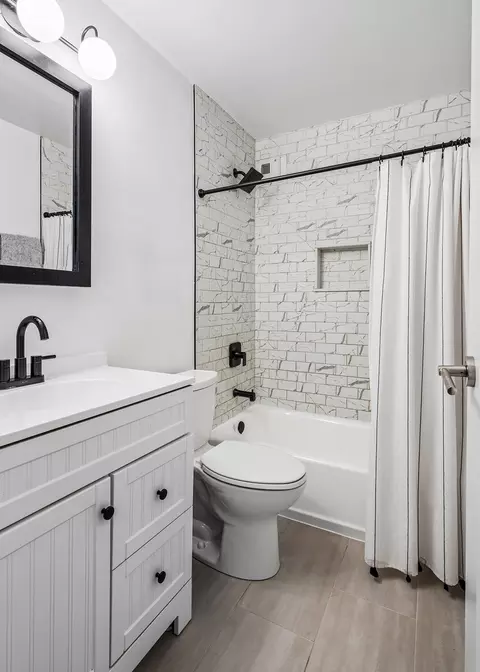 Bath - 71 E Division St #402, Chicago, IL 60610 photo 1 of 1