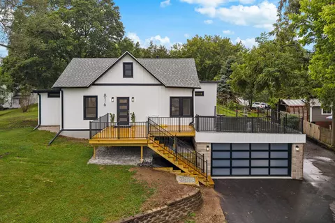 816 N 2nd St, Le Claire, IA 52753
