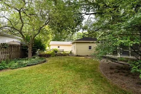 Exterior - 1604 E Jackson St, Bloomington, IL 61701 photo 6 of 8