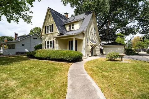 Exterior - 1604 E Jackson St, Bloomington, IL 61701 photo 2 of 8