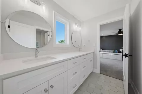 Bath - 323 E 3rd St, Elmhurst, IL 60126 photo 3 of 6