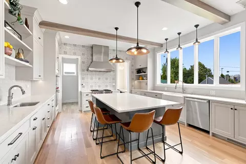 Kitchen - 323 E 3rd St, Elmhurst, IL 60126 photo 2 of 4