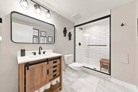 Bath - 323 E 3rd St, Elmhurst, IL 60126 photo 6 of 6
