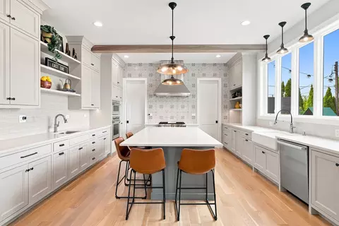 Kitchen - 323 E 3rd St, Elmhurst, IL 60126 photo 4 of 4