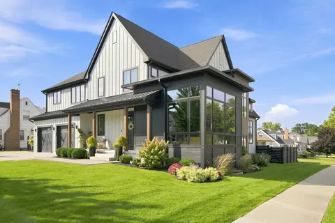 Exterior - 323 E 3rd St, Elmhurst, IL 60126 photo 4 of 7