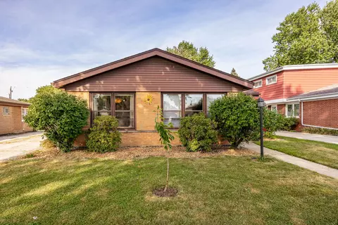 10536 S Kilbourn Ave, Oak Lawn, IL 60453
