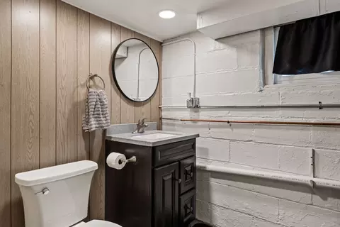 Bath - 1718 13th Ave, Moline, IL 61265 photo 2 of 2
