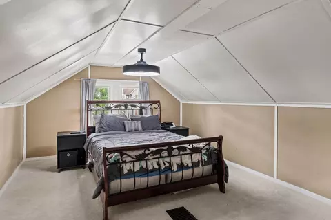 Bedroom - 1718 13th Ave, Moline, IL 61265 photo 3 of 4