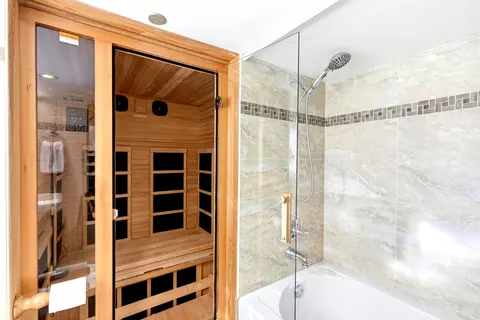 Bath - 4102 Prescott Ave, Lyons, IL 60534 photo 3 of 3