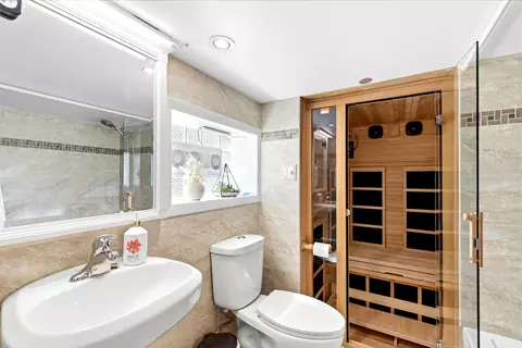 Bath - 4102 Prescott Ave, Lyons, IL 60534 photo 2 of 3
