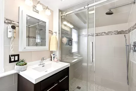 Bath - 4102 Prescott Ave, Lyons, IL 60534 photo 1 of 3