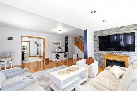 Living - 4102 Prescott Ave, Lyons, IL 60534 photo 1 of 4