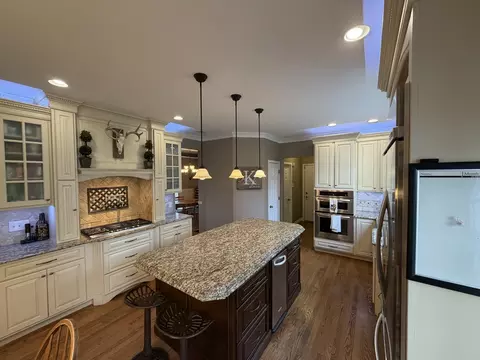 Kitchen - 1068 Fox Path, West Dundee, IL 60118 photo 1 of 2