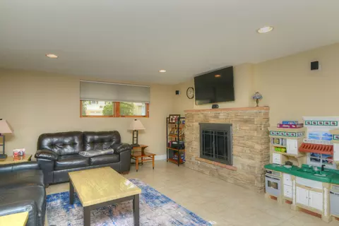 Living - 828 S Mitchell Rd, Elmhurst, IL 60126 photo 3 of 3
