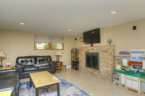 Living - 828 S Mitchell Rd, Elmhurst, IL 60126 photo 2 of 3