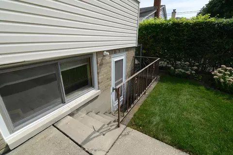 Exterior - 828 S Mitchell Rd, Elmhurst, IL 60126 photo 4 of 4