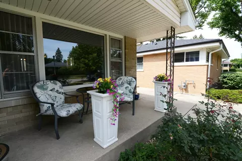 Exterior - 828 S Mitchell Rd, Elmhurst, IL 60126 photo 2 of 4