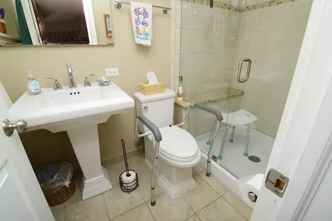Bath - 828 S Mitchell Rd, Elmhurst, IL 60126 photo 3 of 3