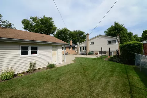 Exterior - 828 S Mitchell Rd, Elmhurst, IL 60126 photo 3 of 4