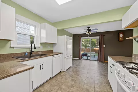 Kitchen - 1210 Brookfield Dr, Plainfield, IL 60586 photo 3 of 5