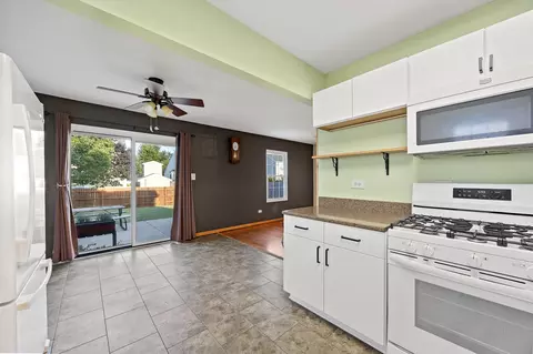 Kitchen - 1210 Brookfield Dr, Plainfield, IL 60586 photo 5 of 5