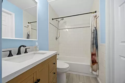 Bath - 1210 Brookfield Dr, Plainfield, IL 60586 photo 2 of 2