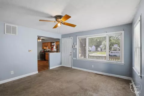 Living - 1556 S 4th Ave, Kankakee, IL 60901 photo 2 of 5