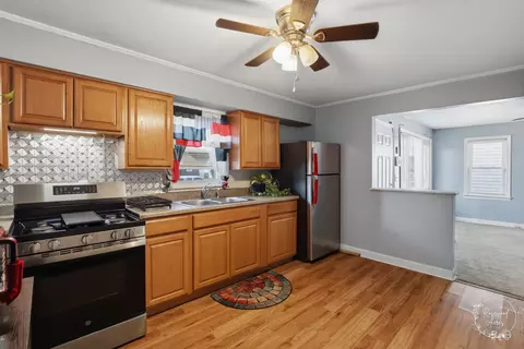 Kitchen - 1556 S 4th Ave, Kankakee, IL 60901 photo 2 of 2