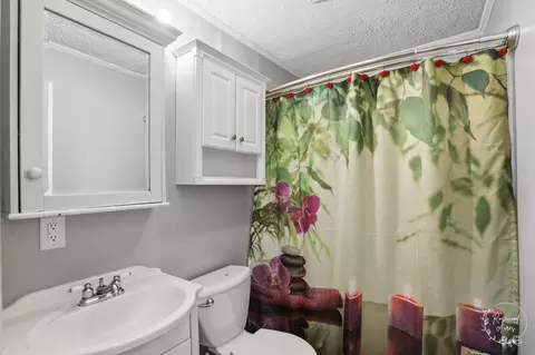 Bath - 1556 S 4th Ave, Kankakee, IL 60901 photo 1 of 1