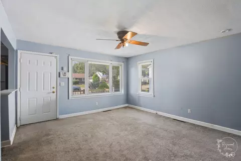Living - 1556 S 4th Ave, Kankakee, IL 60901 photo 3 of 5