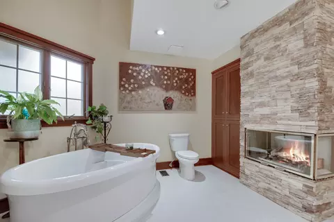 Bath - 12910 S Hadfield Dr, Plainfield, IL 60585 photo 4 of 8