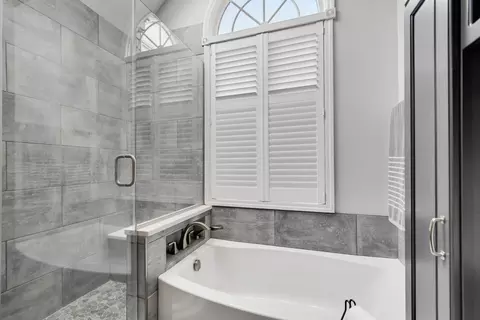 Bath - 12910 S Hadfield Dr, Plainfield, IL 60585 photo 6 of 8