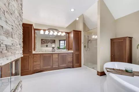 Bath - 12910 S Hadfield Dr, Plainfield, IL 60585 photo 3 of 8