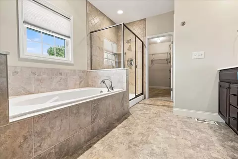 Bath - 3790 Renaissance Dr, Normal, IL 61761 photo 4 of 6