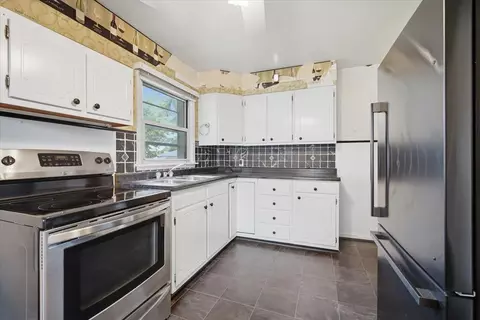 Kitchen - 306 E Columbia St, Danvers, IL 61732 photo 2 of 4