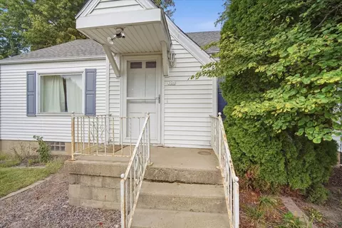 Exterior - 306 E Columbia St, Danvers, IL 61732 photo 2 of 4