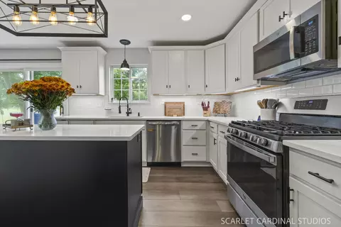 Kitchen - 1329 Wabena Ave, Minooka, IL 60447 photo 3 of 4