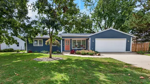 Exterior - 313 Vista Dr, Bloomington, IL 61701 photo 2 of 15