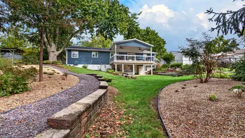 Exterior - 313 Vista Dr, Bloomington, IL 61701 photo 4 of 15